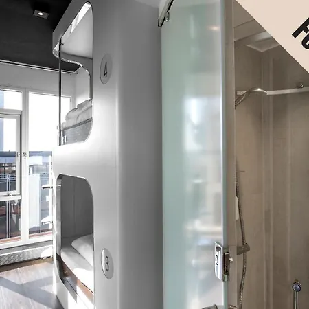 Albergue Steel House