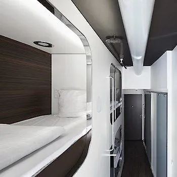 Steel House Hostal *